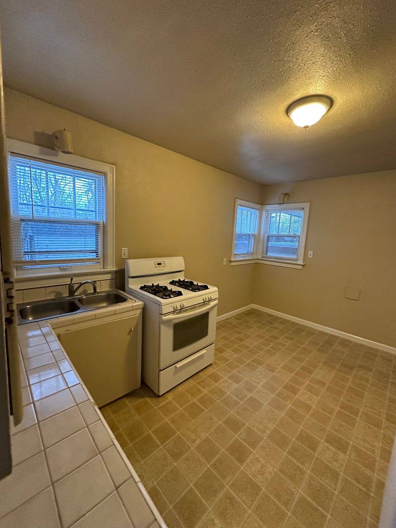 Apartment for rent at 634 Lewis Ave, Billings, MT 59101