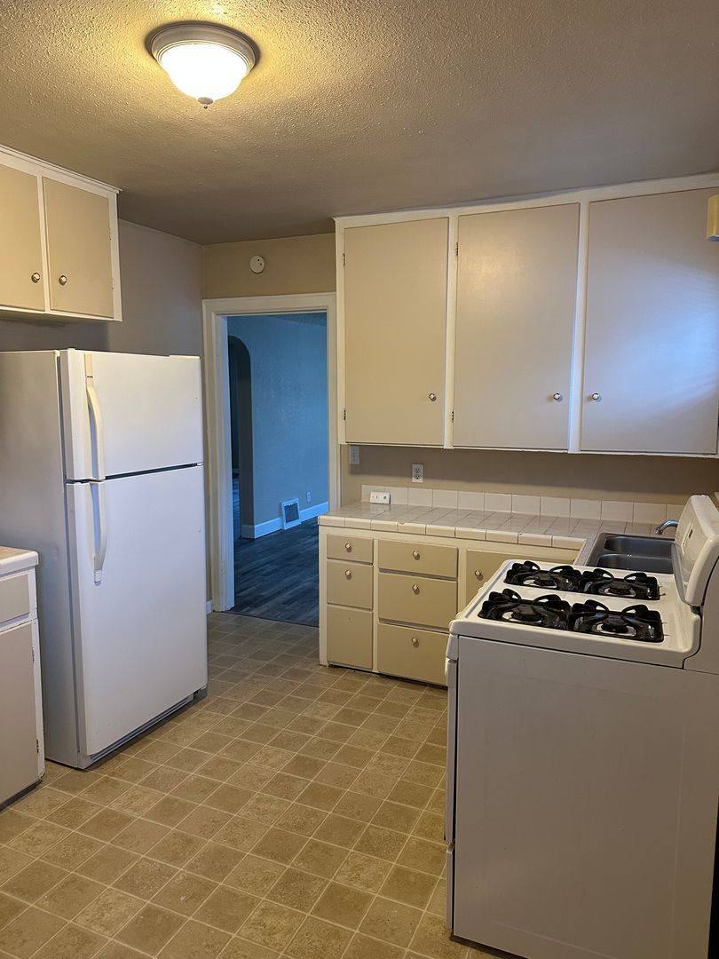 Apartment for rent at 634 Lewis Ave, Billings, MT 59101
