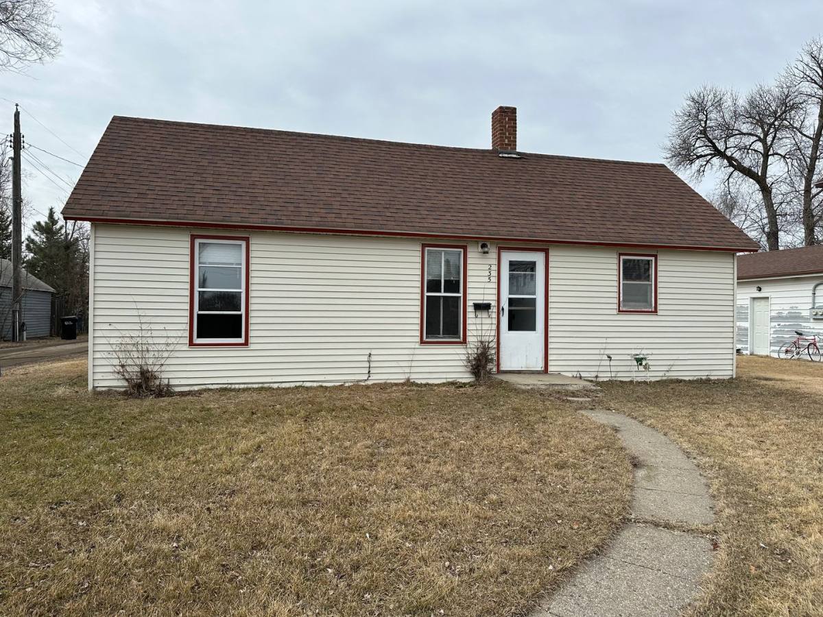 House for rent at 235 8th Ave NW, Valley City, ND 58072