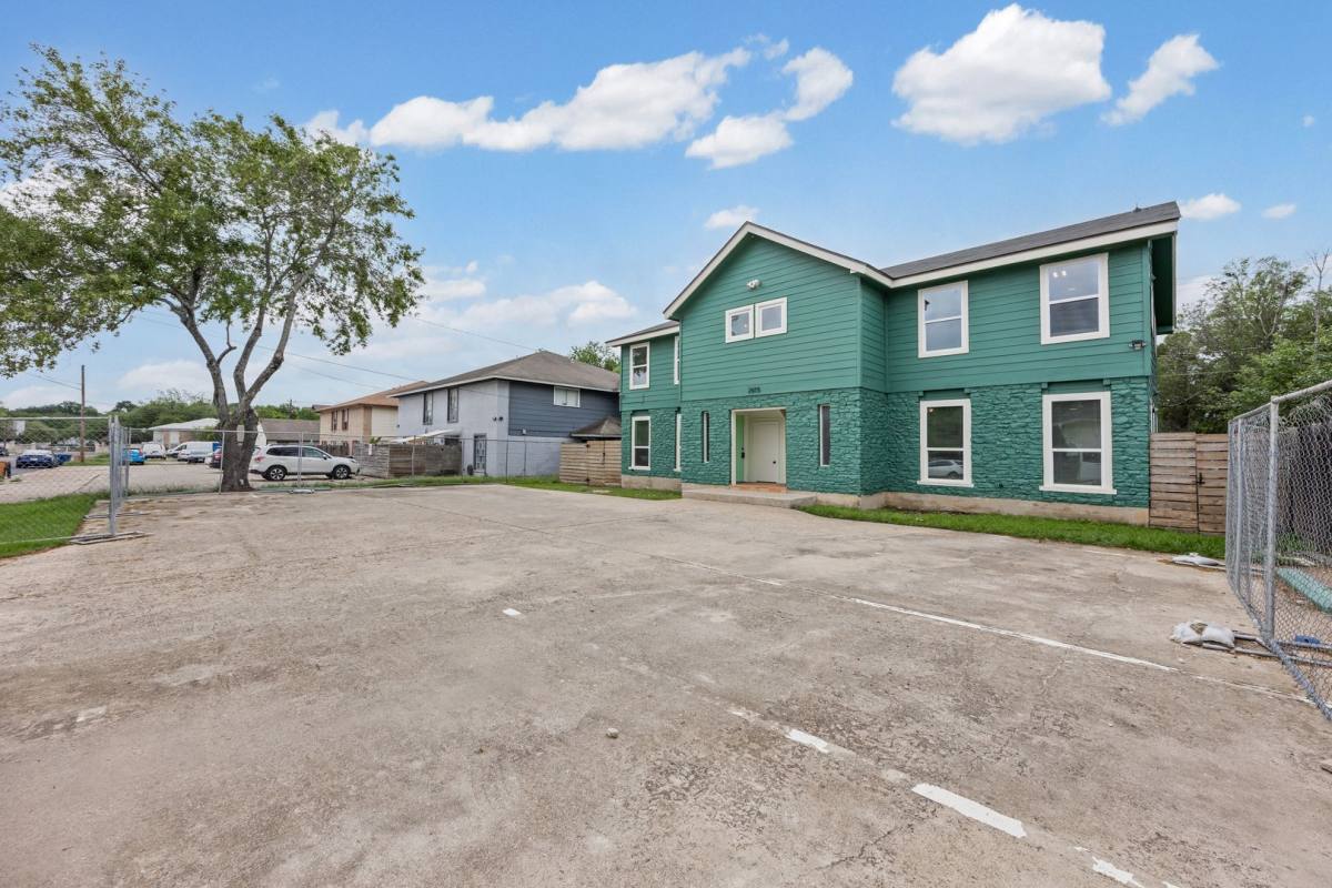 Apartment for rent at 2615 Ektom Dr, Austin, TX 78745