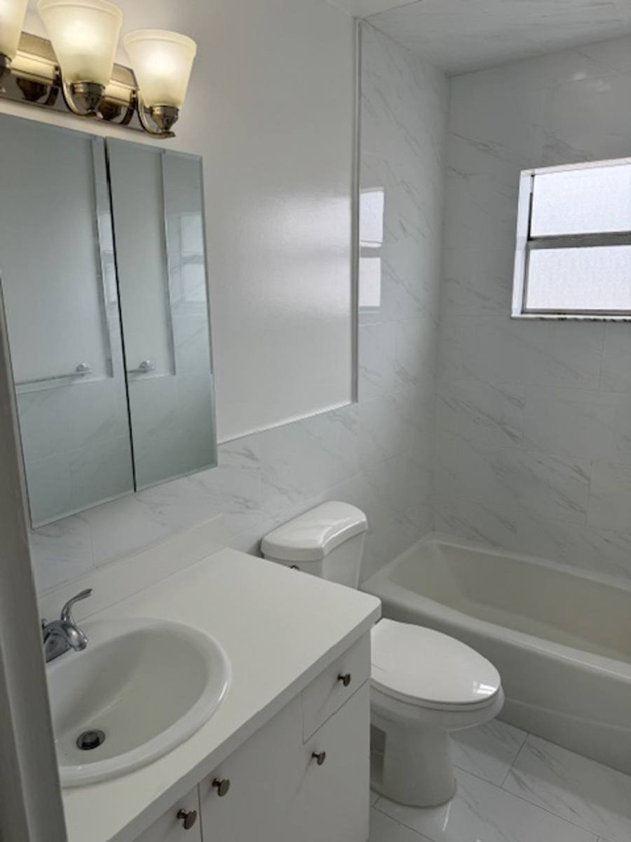 Apartment for rent at 301 S Crescent Dr, Hollywood, FL 33021