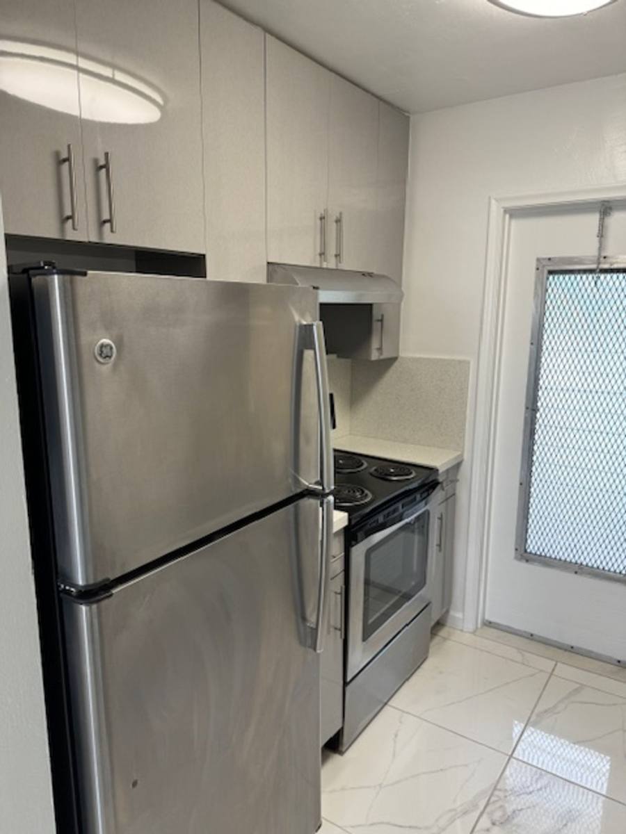 Apartment for rent at 301 S Crescent Dr, Hollywood, FL 33021