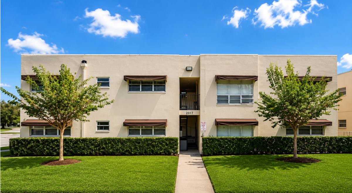 Apartment for rent at 301 S Crescent Dr, Hollywood, FL 33021