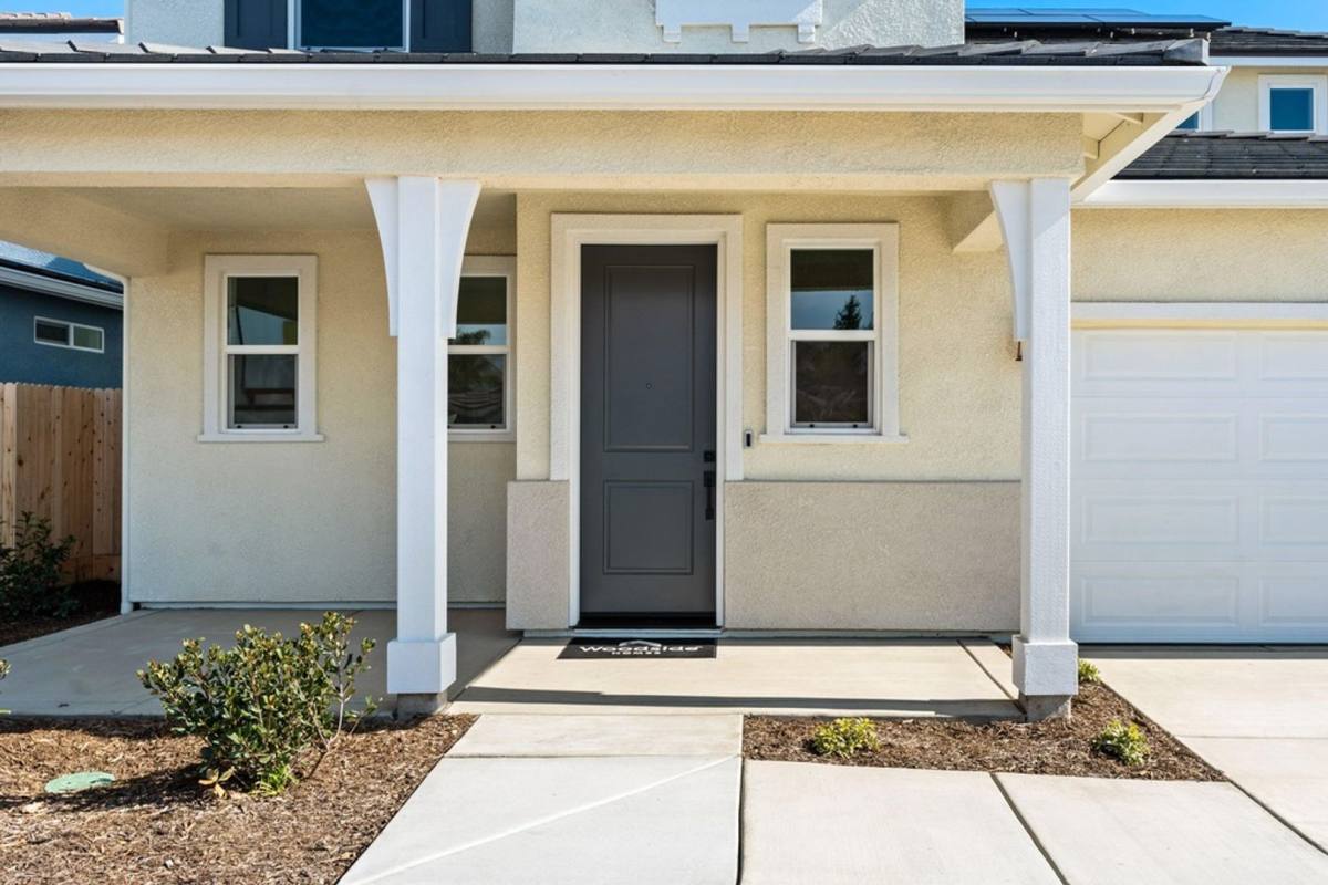House for rent at 196 N Andrews St, Tulare, CA 93274