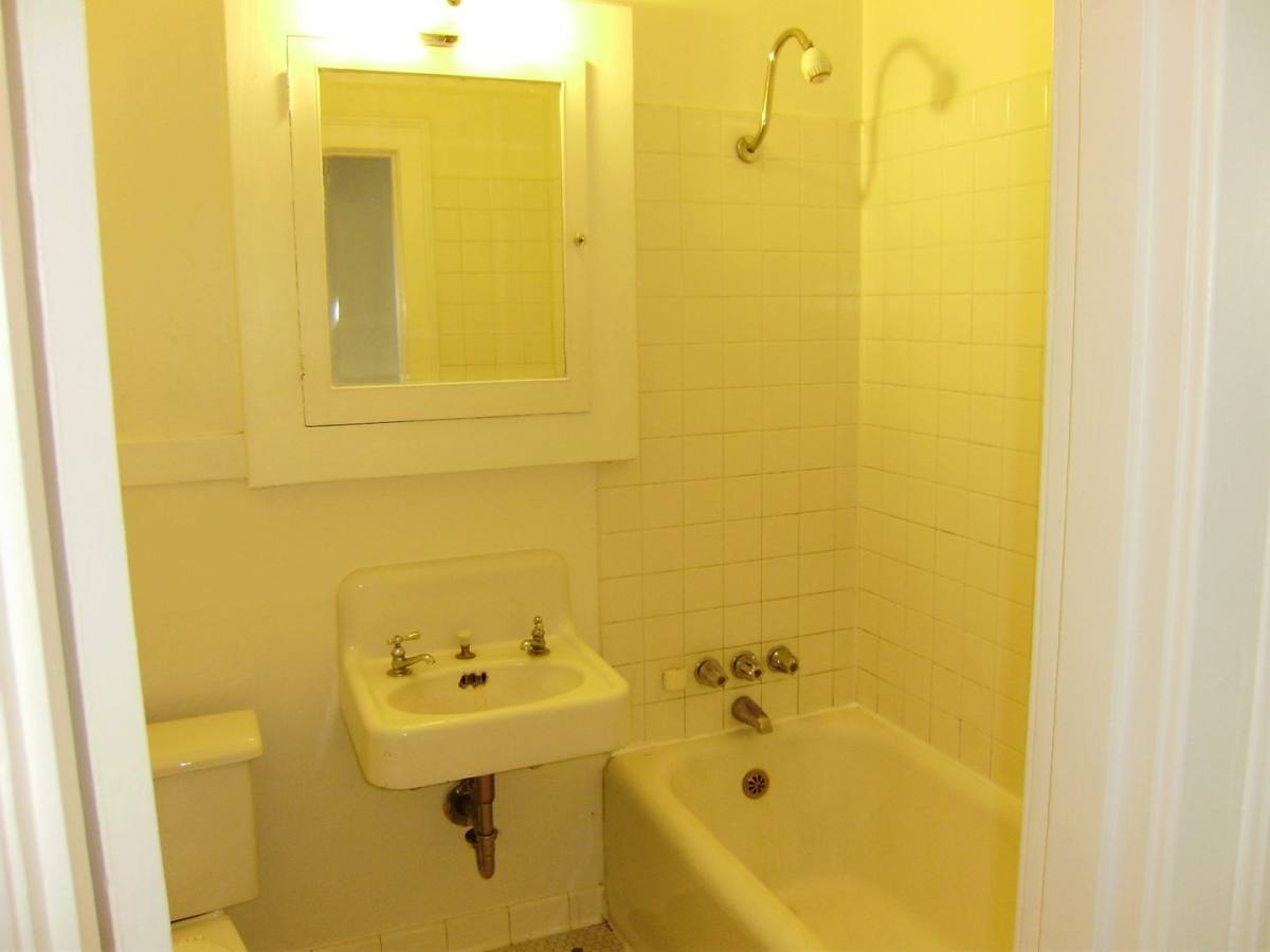Apartment for rent at 111-115 E Roanoke, 2523 - 2529 Eastlake Ave, Seattle, WA 98102