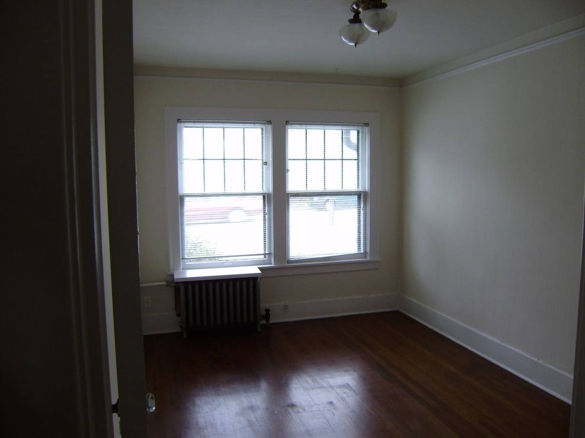 Apartment for rent at 111-115 E Roanoke, 2523 - 2529 Eastlake Ave, Seattle, WA 98102