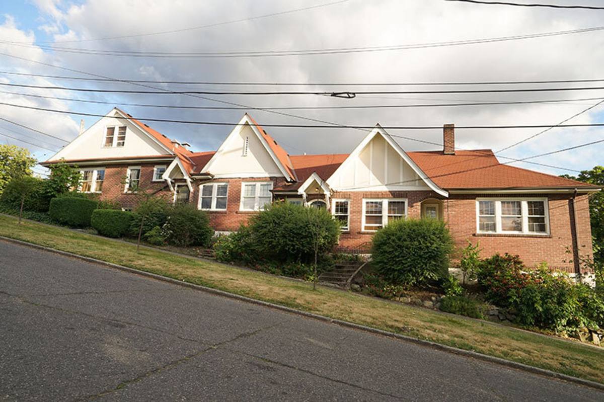Apartment for rent at 111-115 E Roanoke, 2523 - 2529 Eastlake Ave, Seattle, WA 98102
