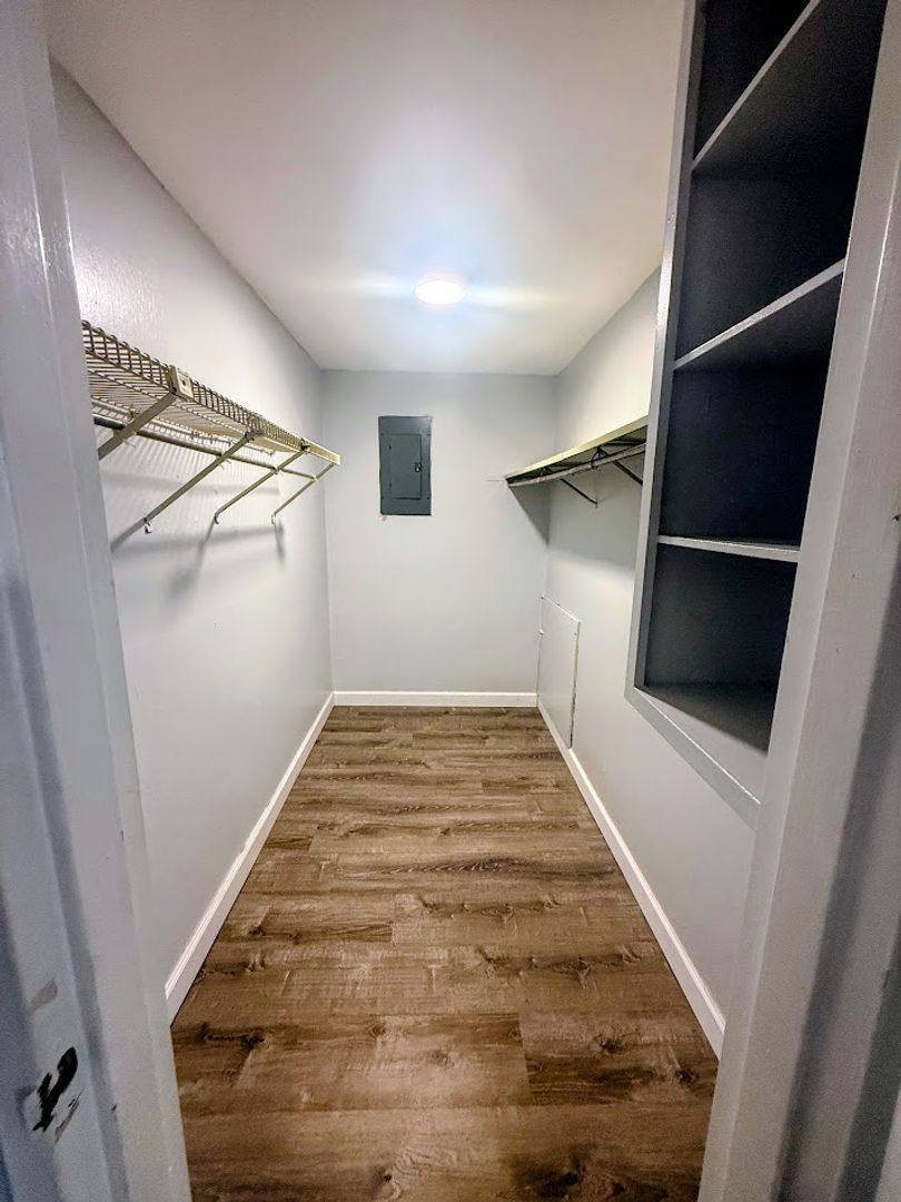 Apartment for rent at 2000 Woodlawn Ave NW, Canton, OH 44708