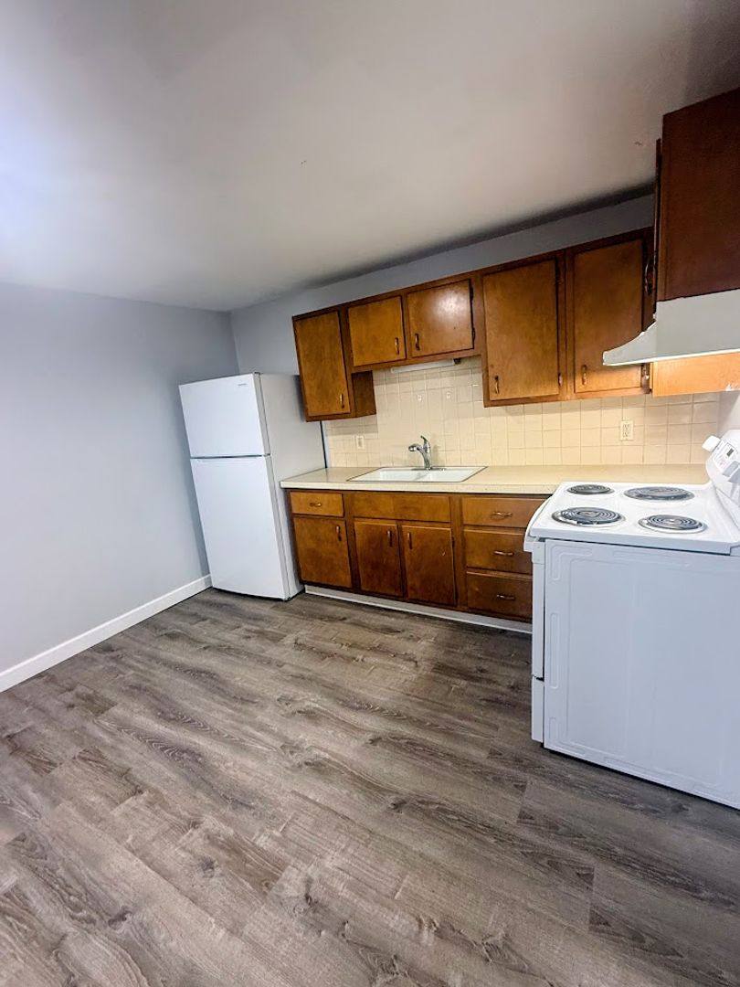 Apartment for rent at 2000 Woodlawn Ave NW, Canton, OH 44708