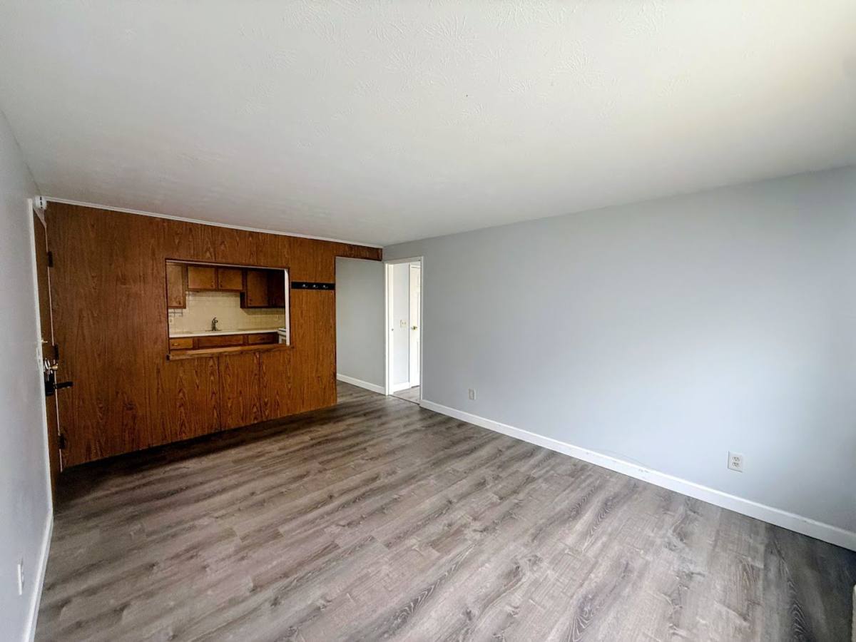 Apartment for rent at 2000 Woodlawn Ave NW, Canton, OH 44708