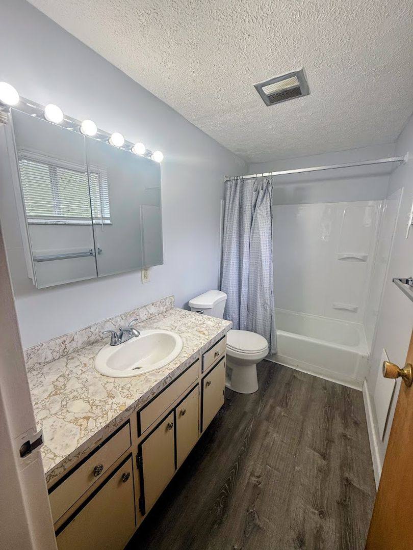Apartment for rent at 2000 Woodlawn Ave NW, Canton, OH 44708