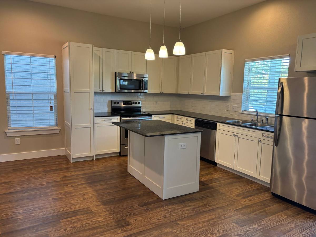 Townhouse for rent at 301 N Woods St, Sherman, TX 75092