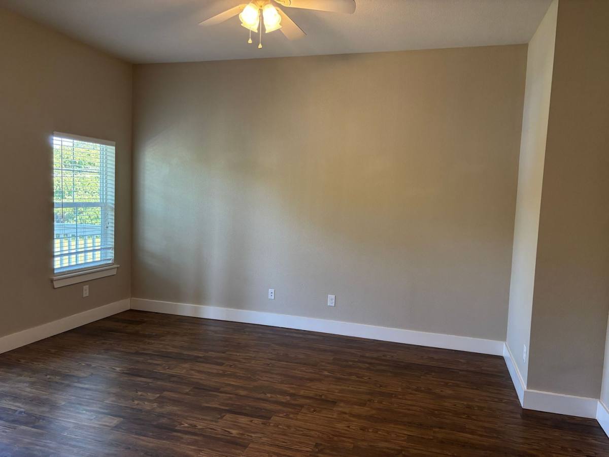 Townhouse for rent at 301 N Woods St, Sherman, TX 75092