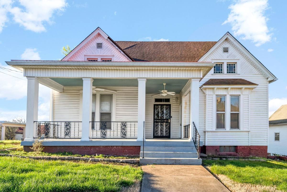 Apartment for rent at 222 Union St, Clarksville, TN 37040