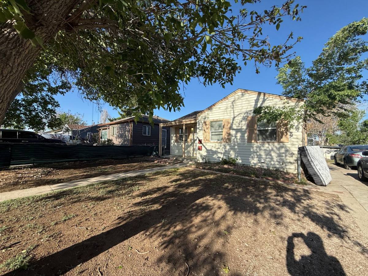 House for rent at 1349 Kenton St, Aurora, CO 80010