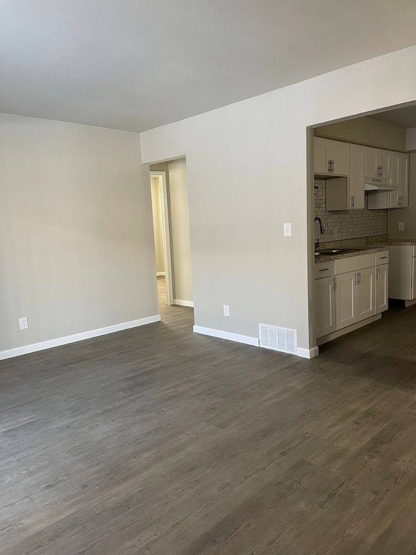 Apartment for rent at 811 Greenwood Court, Oshkosh, WI 54901