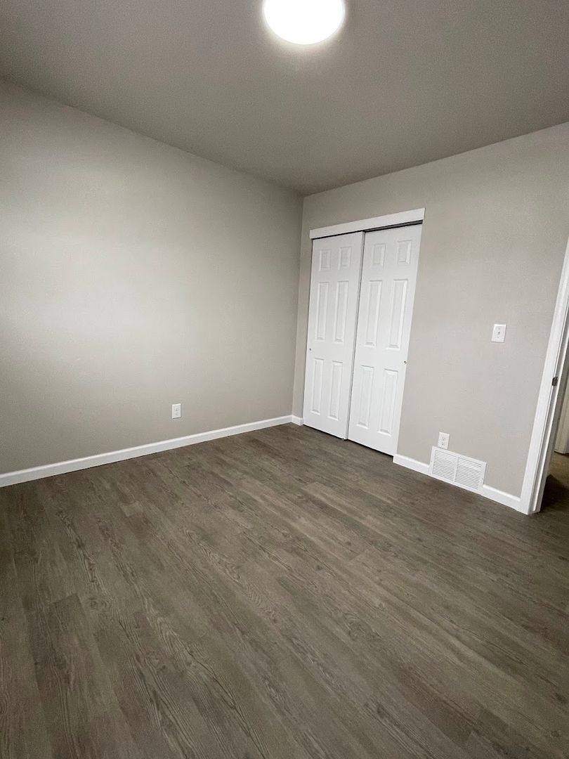 Apartment for rent at 811 Greenwood Court, Oshkosh, WI 54901