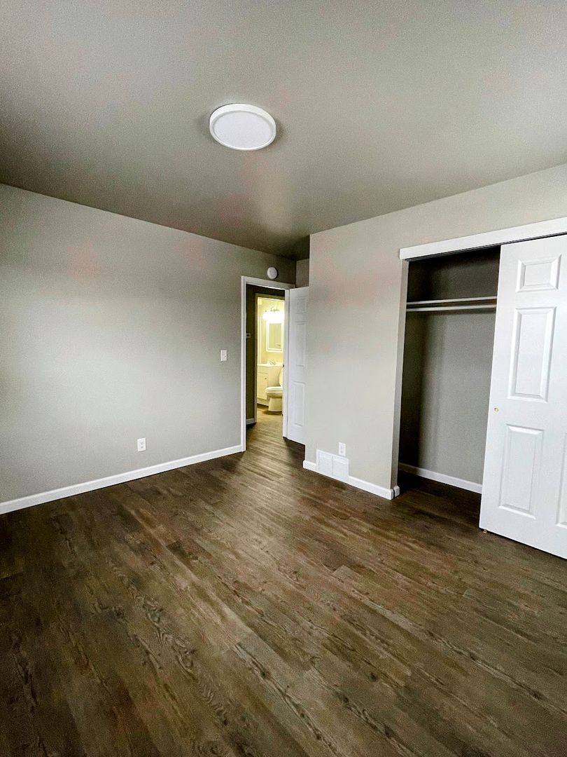 Apartment for rent at 811 Greenwood Court, Oshkosh, WI 54901