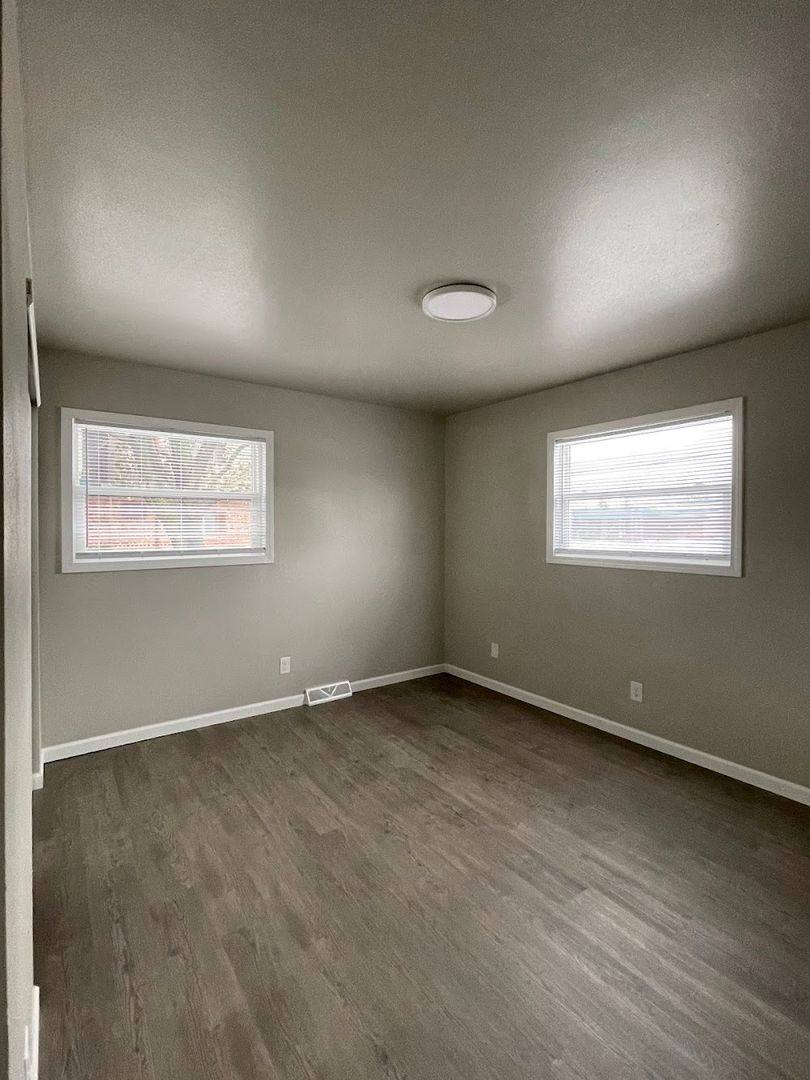 Apartment for rent at 811 Greenwood Court, Oshkosh, WI 54901