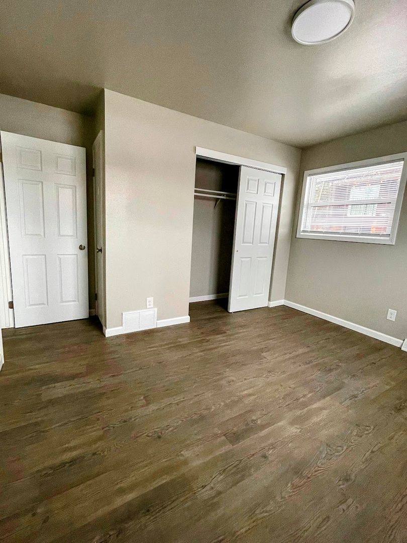 Apartment for rent at 811 Greenwood Court, Oshkosh, WI 54901
