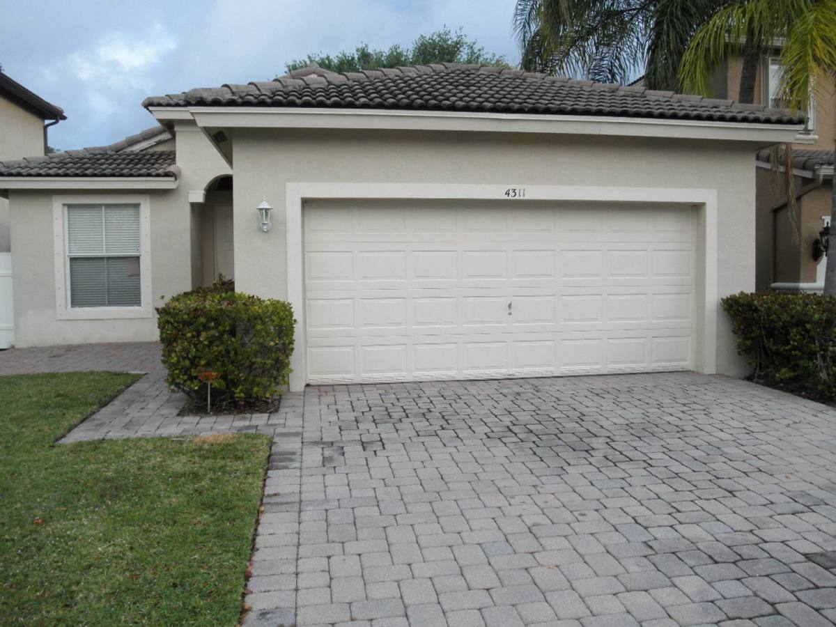 House for rent at 4311 N Magnolia Circle, Delray Beach, FL 33445