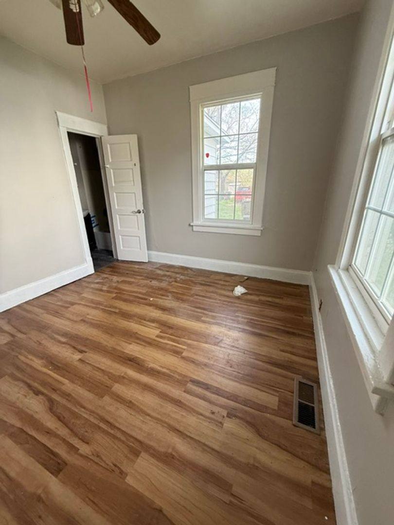 House for rent at 905 W Thrush Ave, Peoria, IL 61604