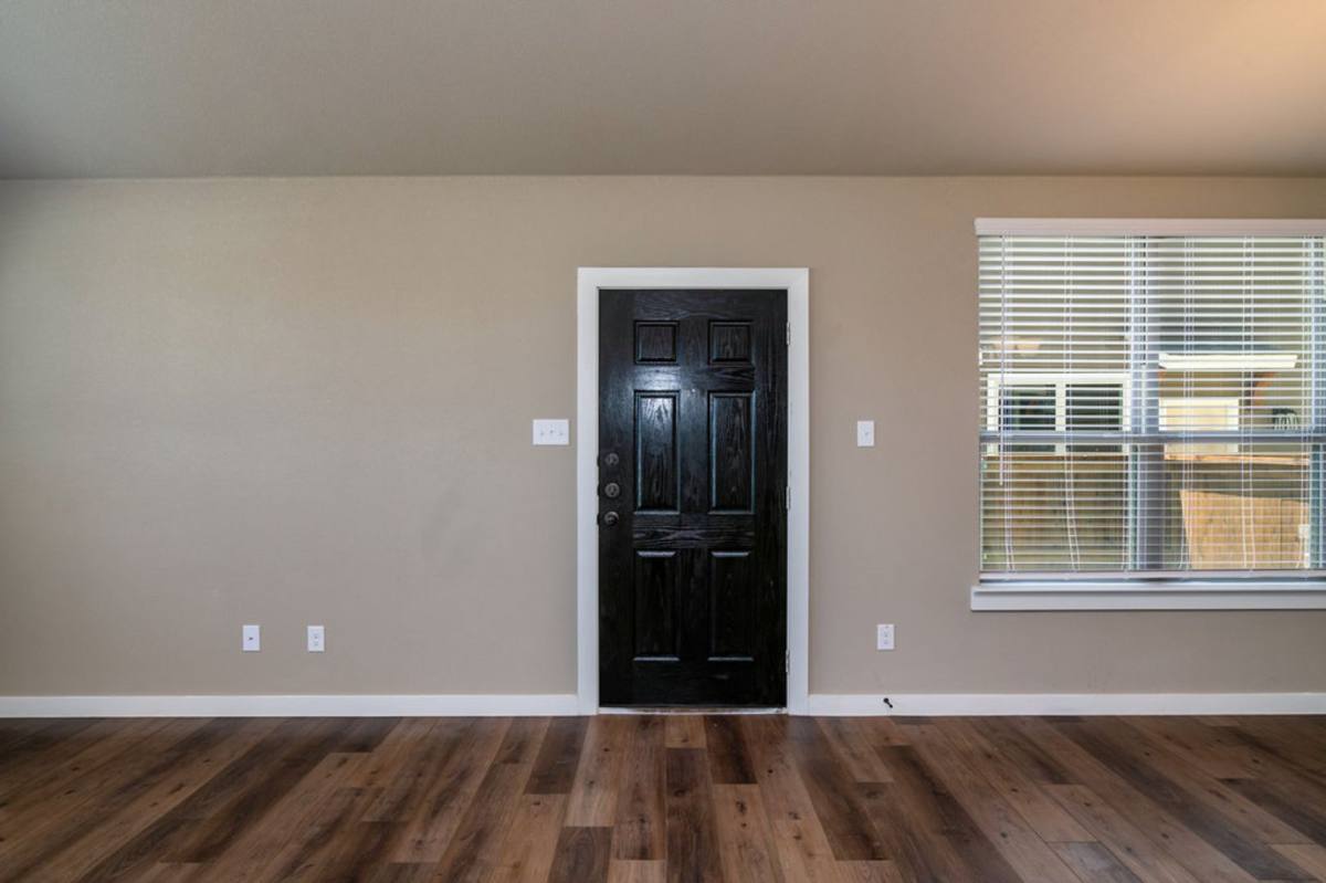 728 Fallow Dr, Venus, TX 76084 - Townhouse for Rent - Image 2