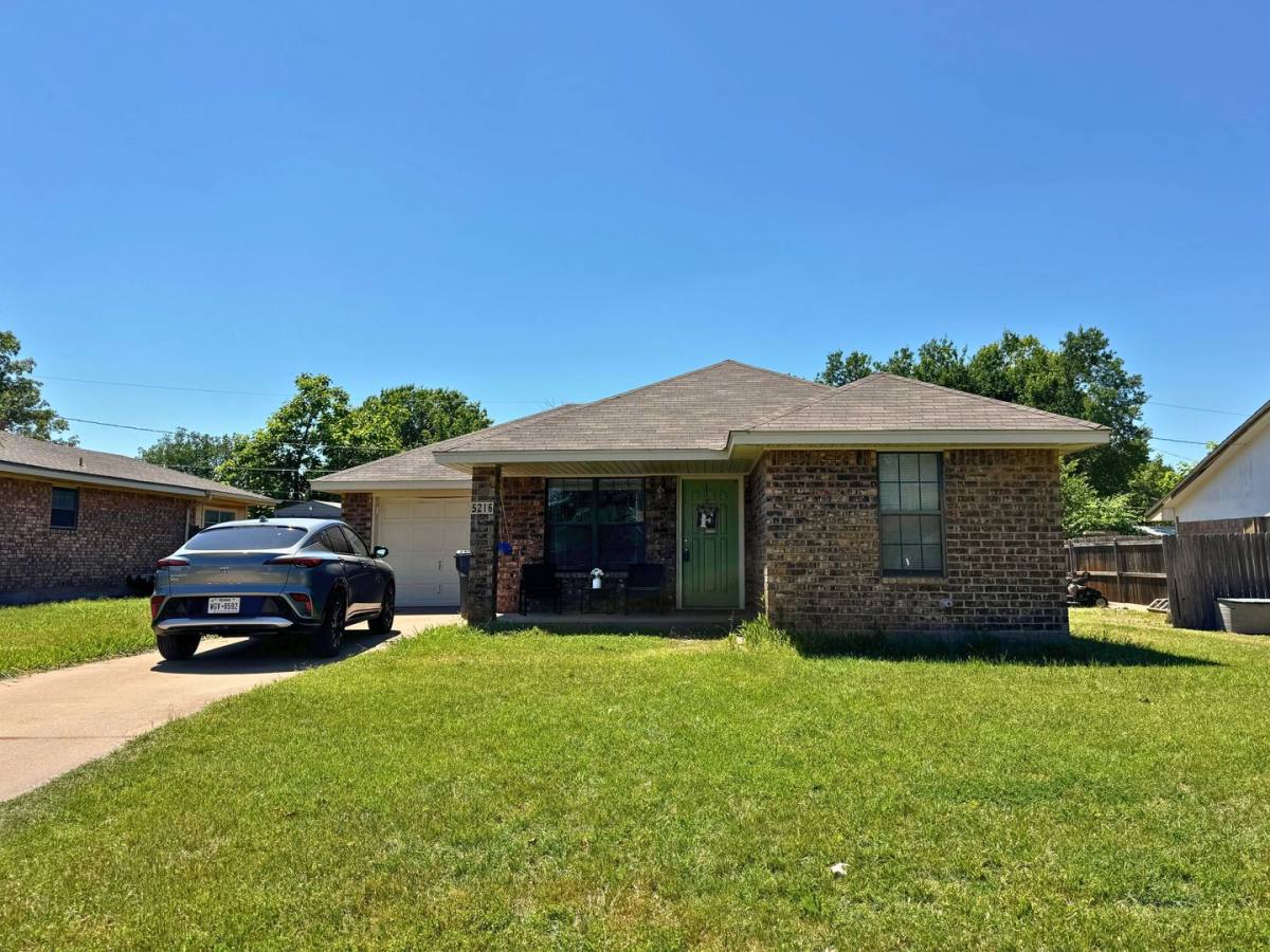House for rent at 5216 Brookwood Dr, Wichita Falls, TX 76302