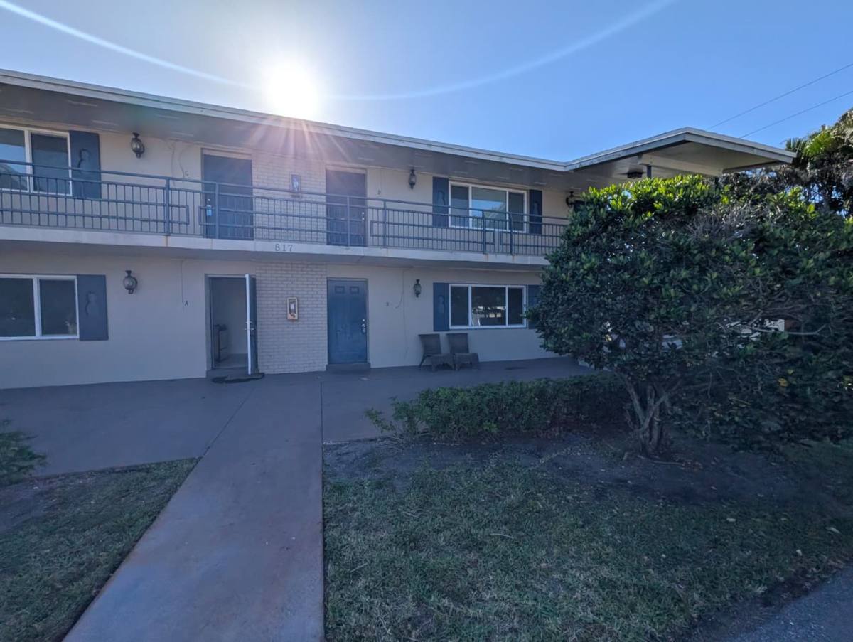 Apartment for rent at 817 Lighthouse Dr, North Palm Beach, FL 33408