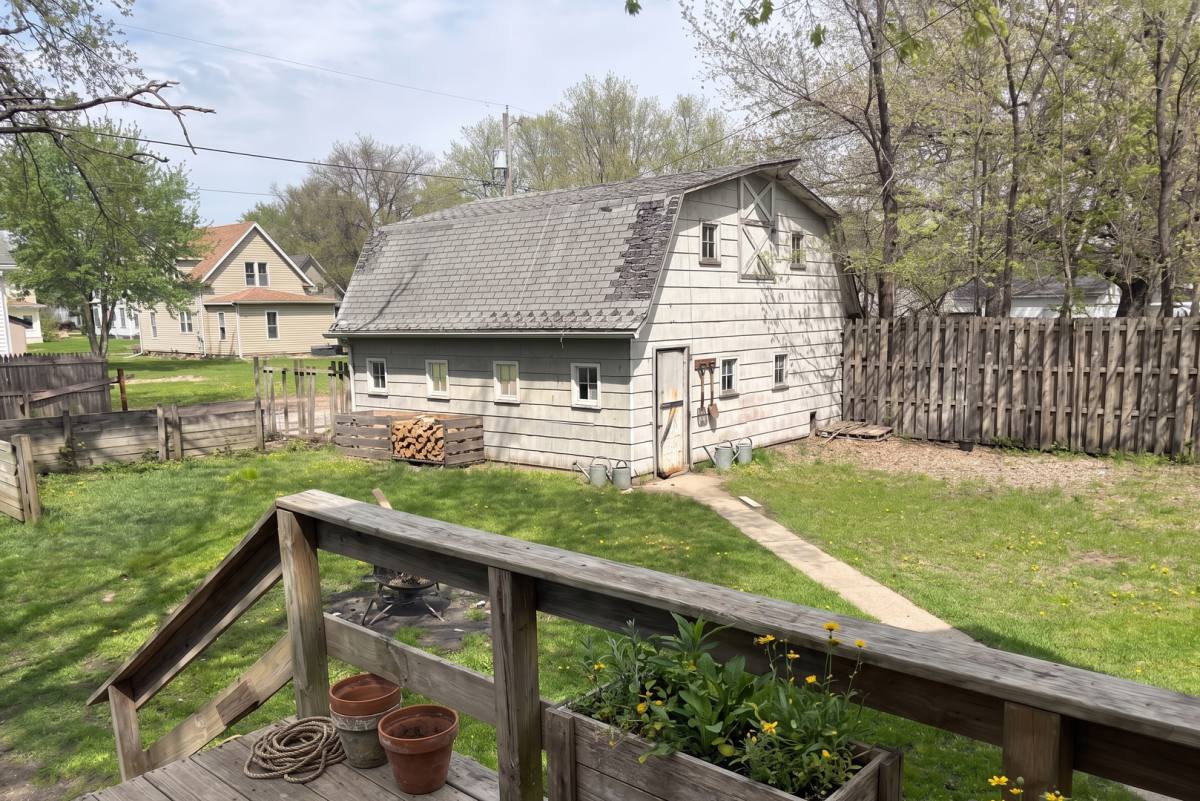 House for rent at 203 Reed St, Waterloo, IA 50703