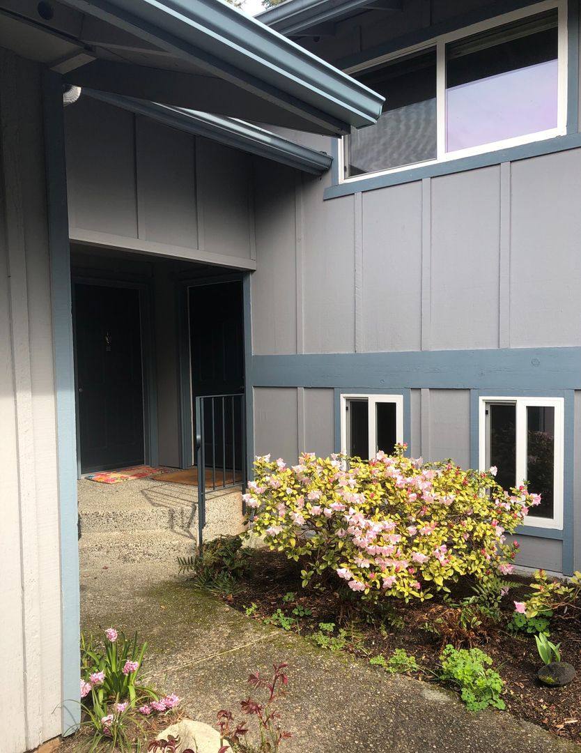 Townhouse for rent at 928 Blue Heron Ave NE, Bainbridge Island, WA 98110