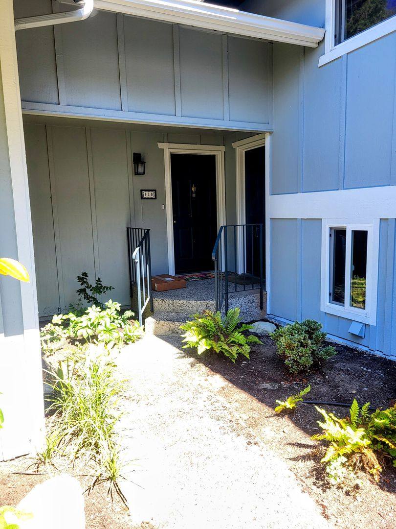 Townhouse for rent at 928 Blue Heron Ave NE, Bainbridge Island, WA 98110