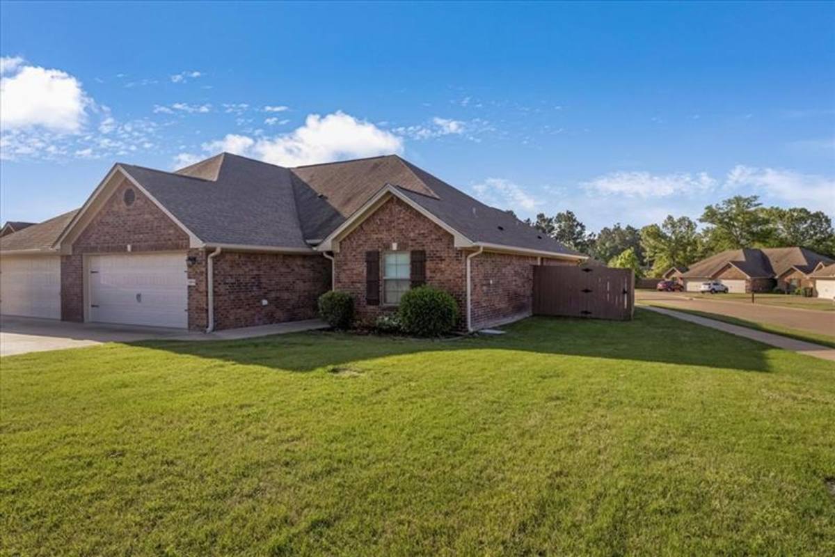 Townhouse for rent at 4011 Stonebridge Dr, Tyler, TX 75707