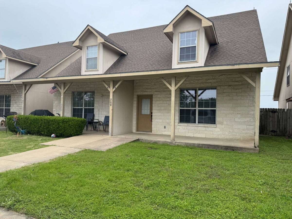 Apartment for rent at 200 Sandstone Dr Ab, Jarrell, TX 76537