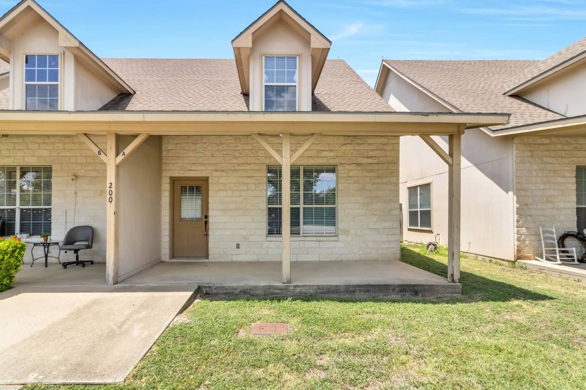 Apartment for rent at 200 Sandstone Dr Ab, Jarrell, TX 76537