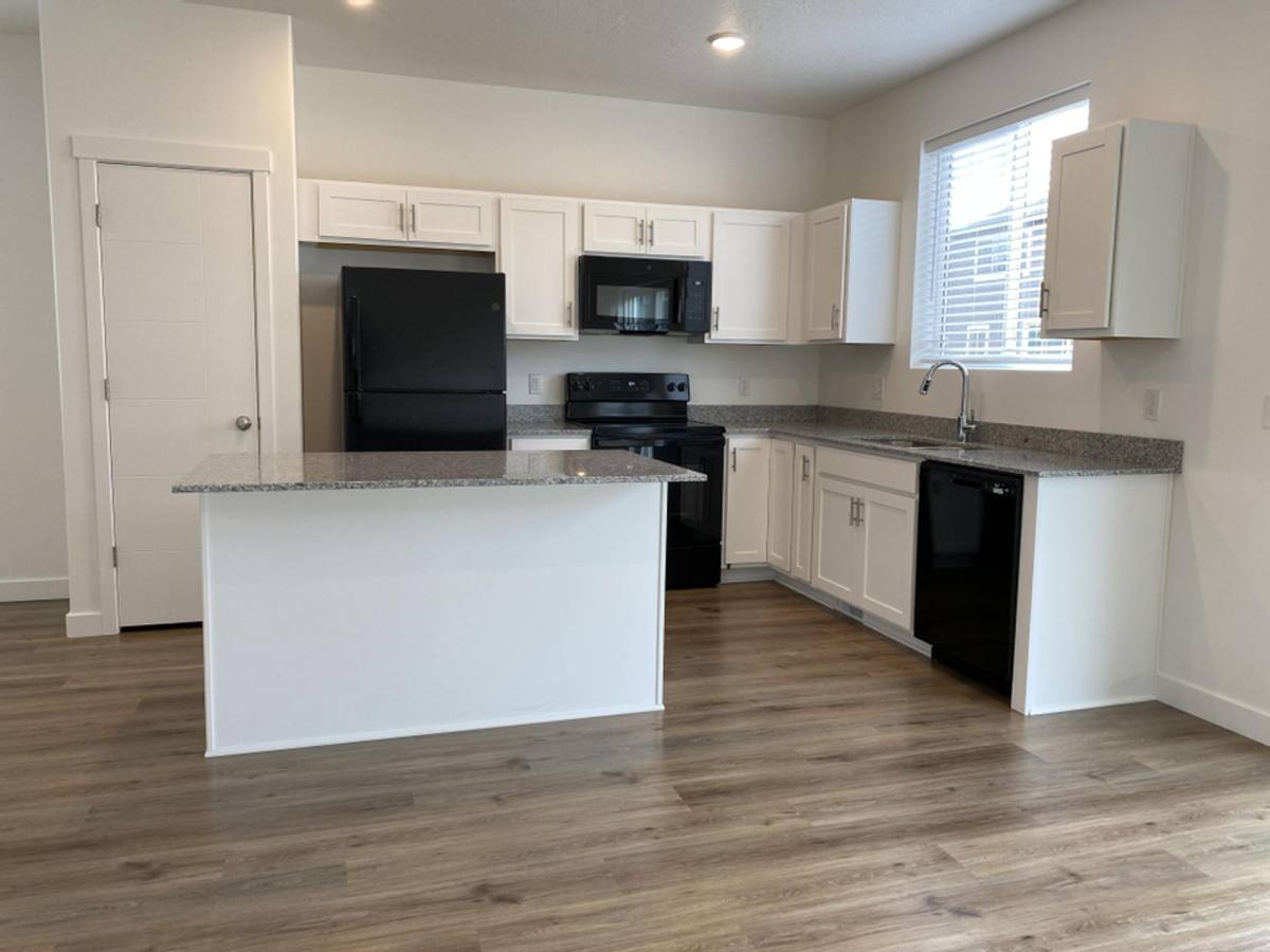 Apartment for rent at 902 W River Vine Dr, West Valley City, UT 84119