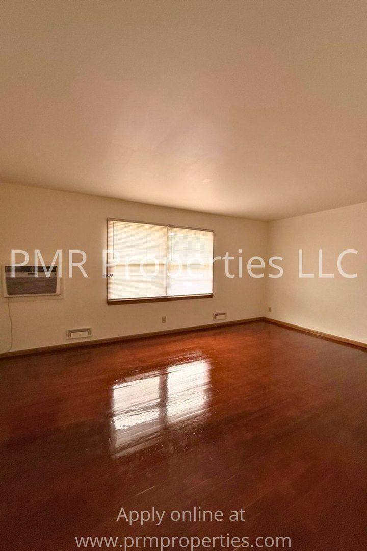 Apartment for rent at 4512 Bedford Ave, Omaha, NE 68104