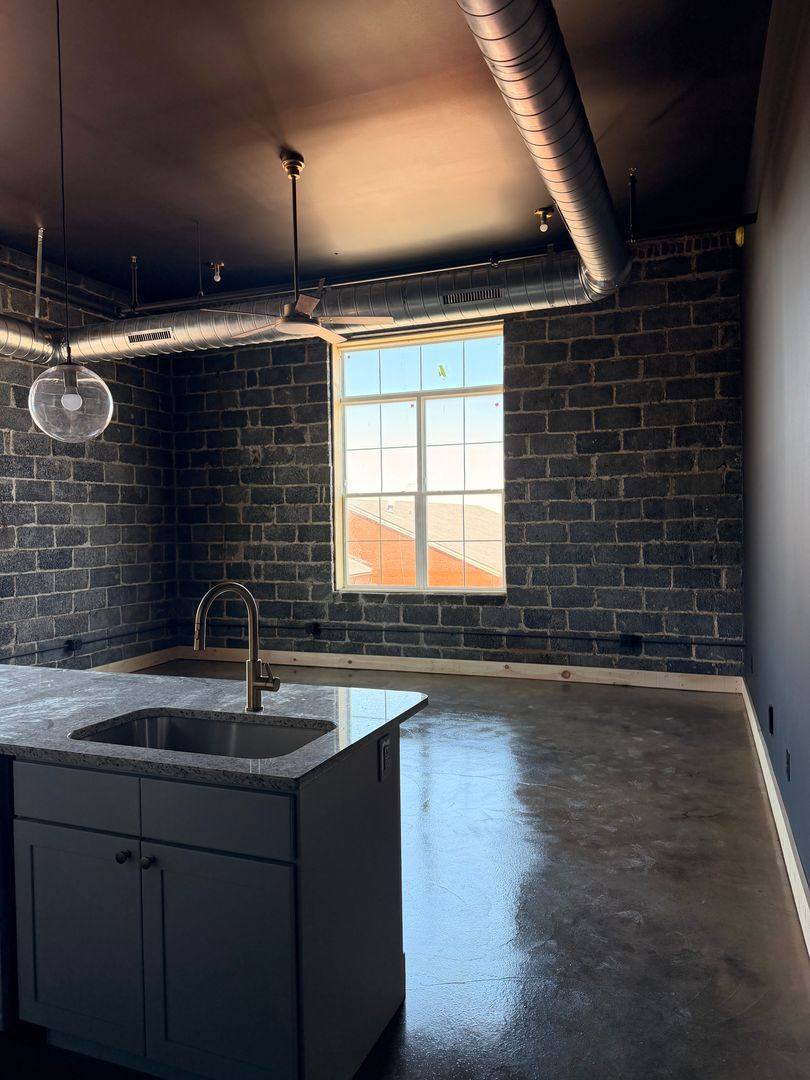 Apartment for rent at 21 W Broadway, Red Lion, PA 17356