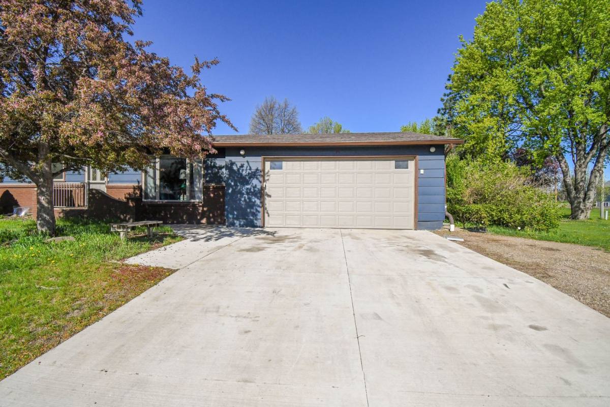 House for rent at 103 Perry Lane, Harrisburg, SD 57032