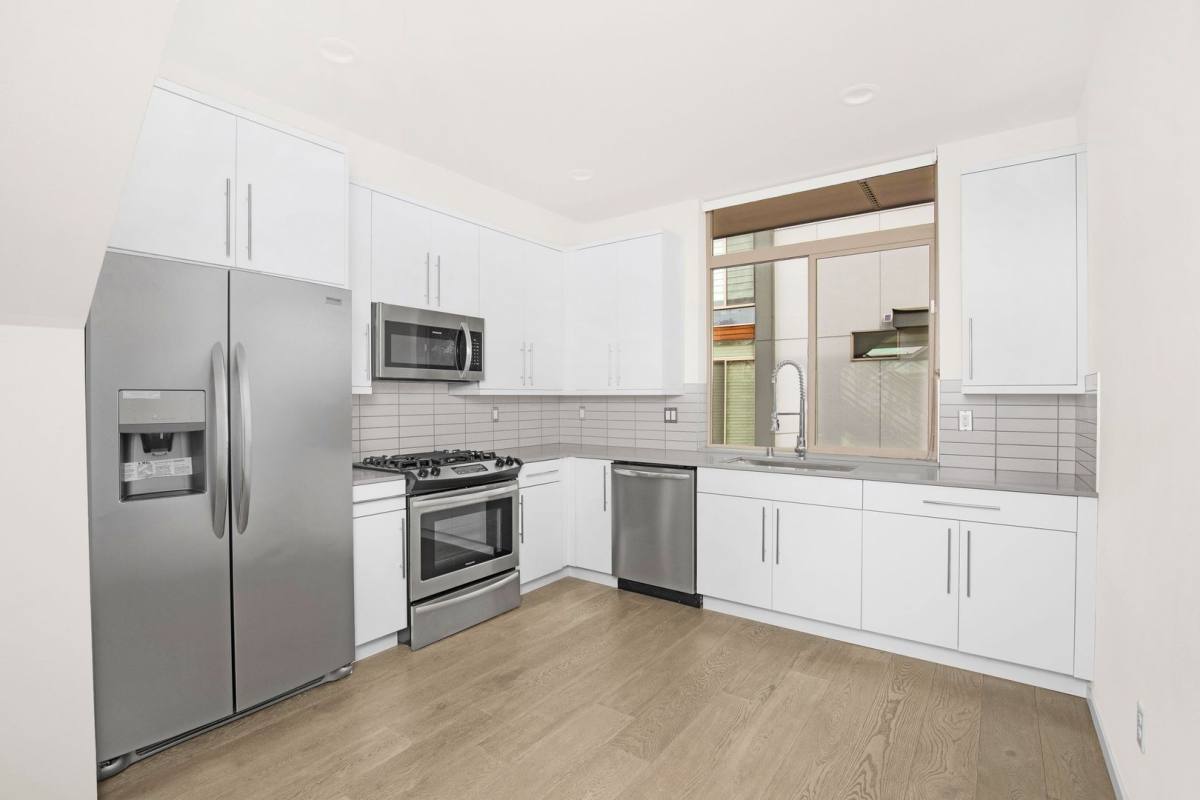 Townhouse for rent at 824 NW 63rd St, Seattle, WA 98107
