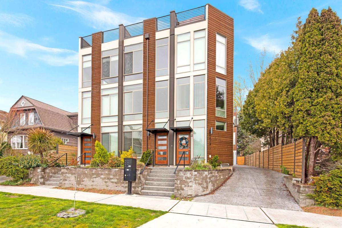 Townhouse for rent at 824 NW 63rd St, Seattle, WA 98107