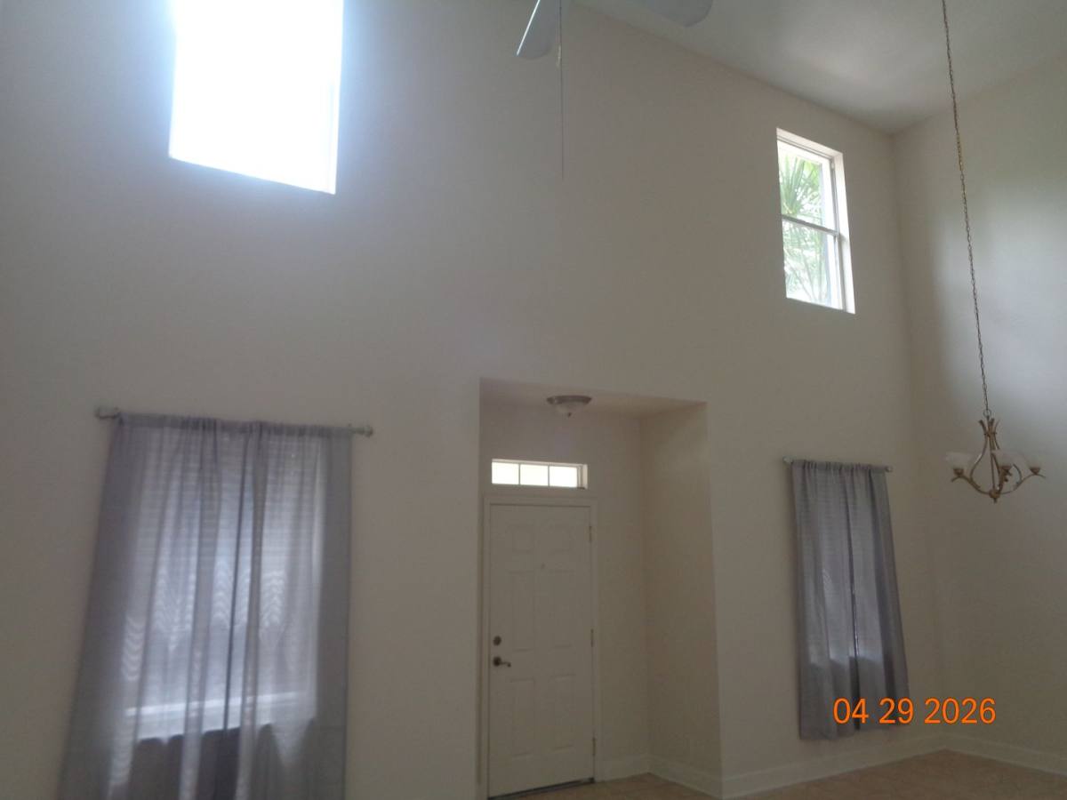 Townhouse for rent at 210 Woodhouse Lane, Deland, FL 32724