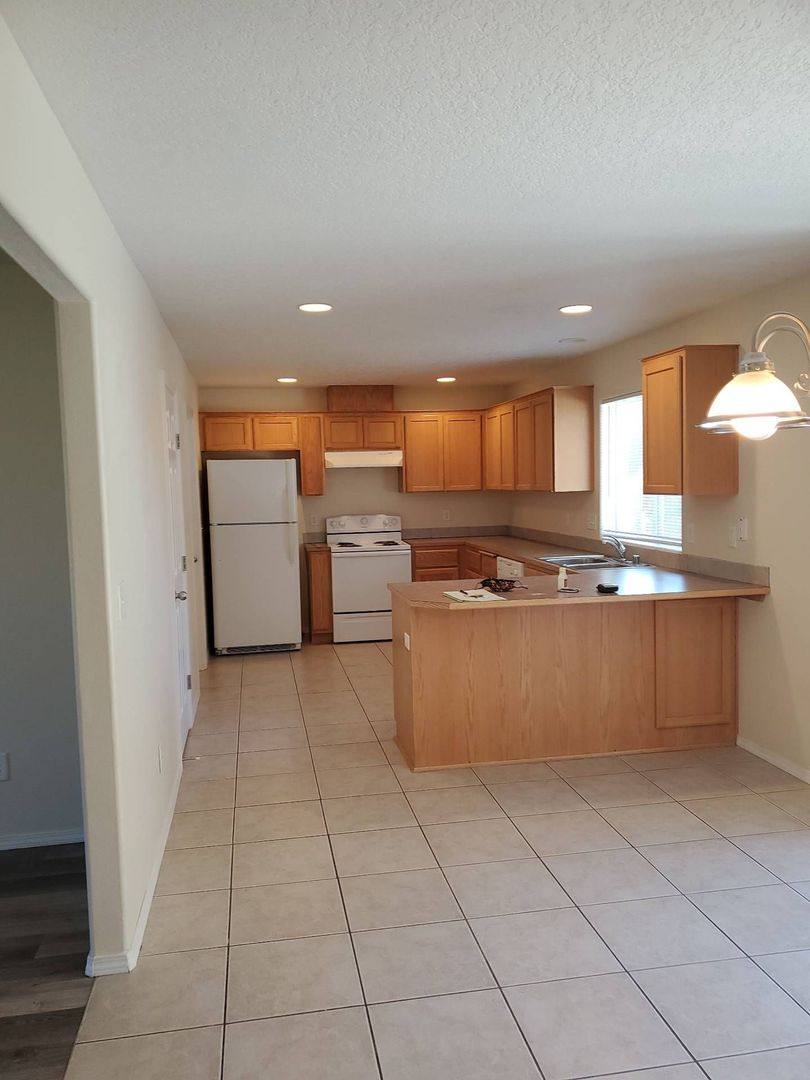 Apartment for rent at 460 Laguna Dr, Moses Lake, WA 98837