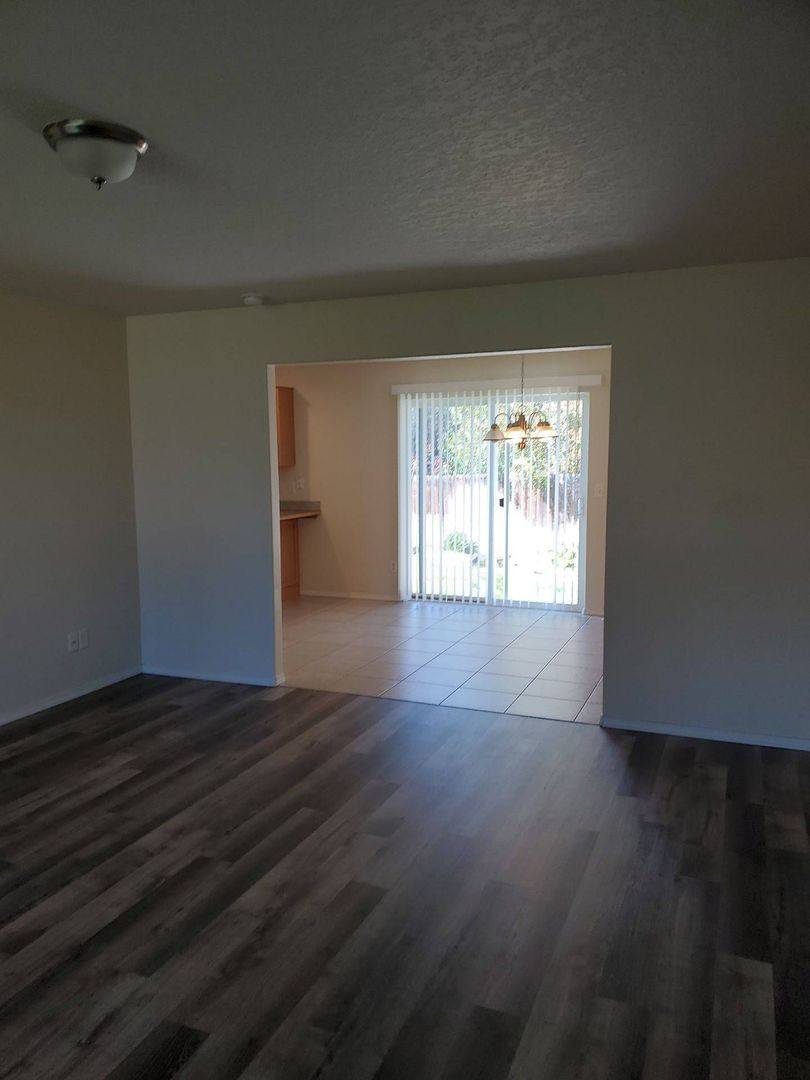Apartment for rent at 460 Laguna Dr, Moses Lake, WA 98837