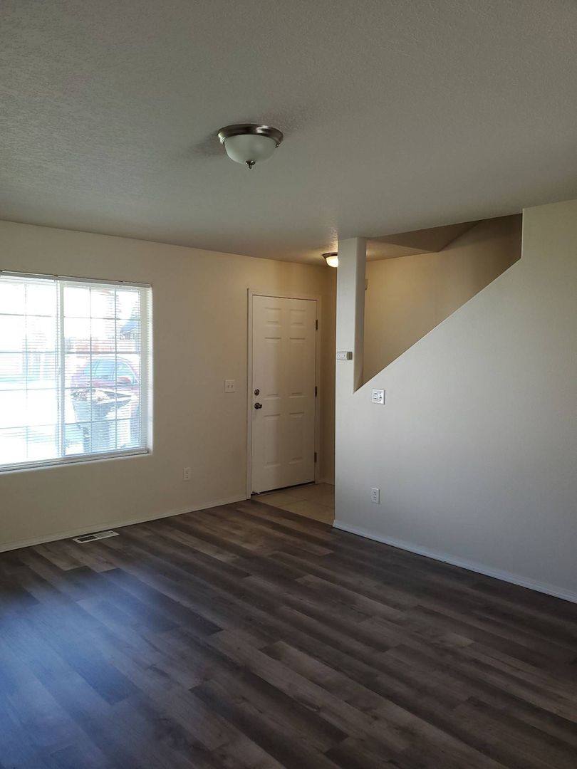 Apartment for rent at 460 Laguna Dr, Moses Lake, WA 98837
