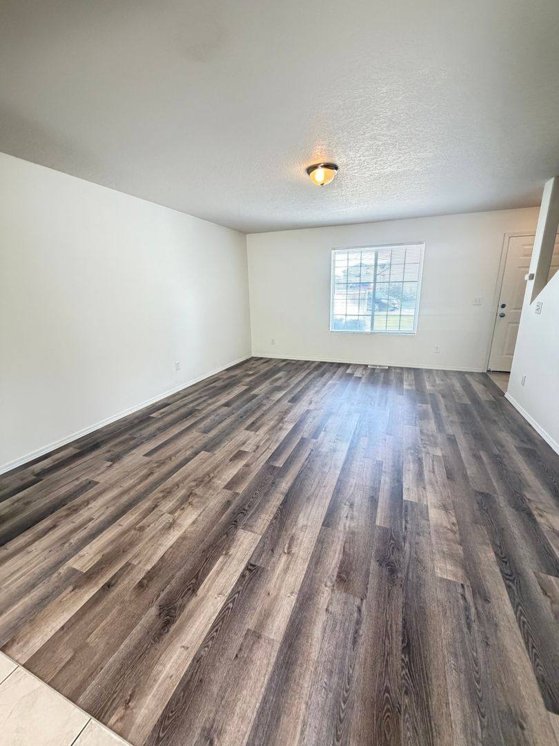 Apartment for rent at 460 Laguna Dr, Moses Lake, WA 98837