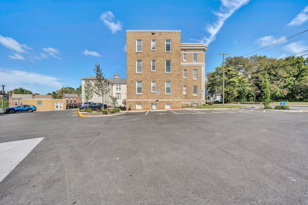 Apartment for rent at 1503 Grace St, Lynchburg, VA 24504