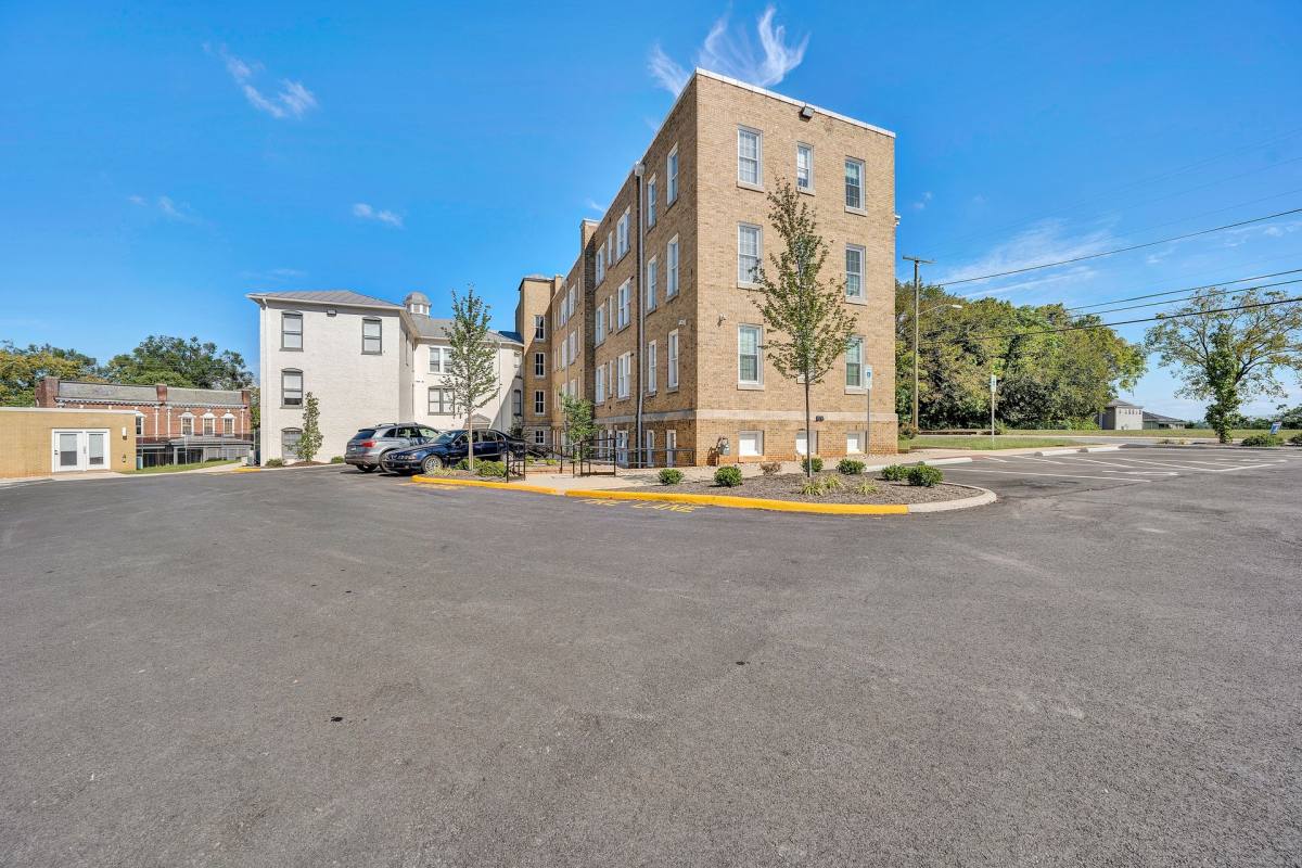 Apartment for rent at 1503 Grace St, Lynchburg, VA 24504