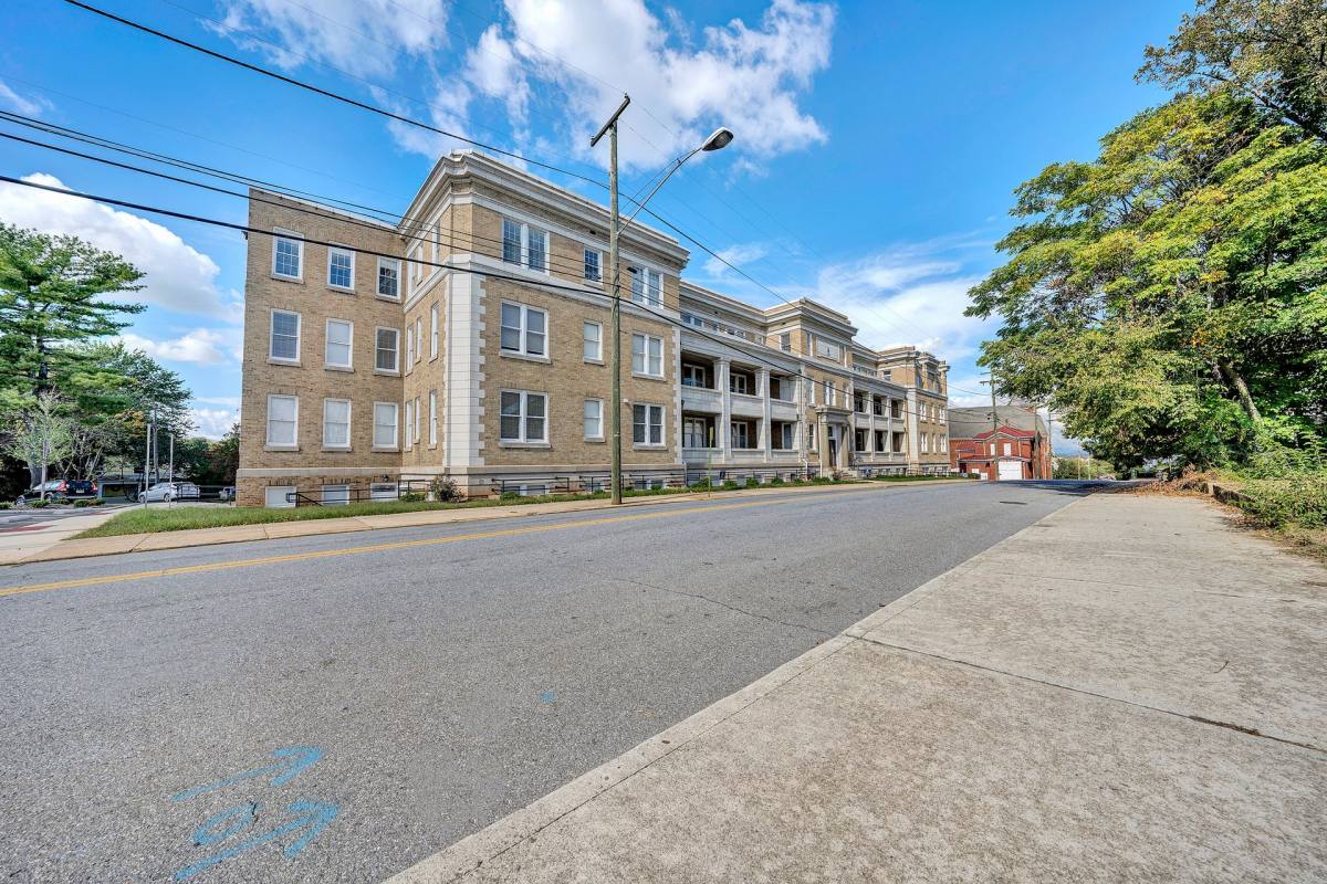 Apartment for rent at 1503 Grace St, Lynchburg, VA 24504