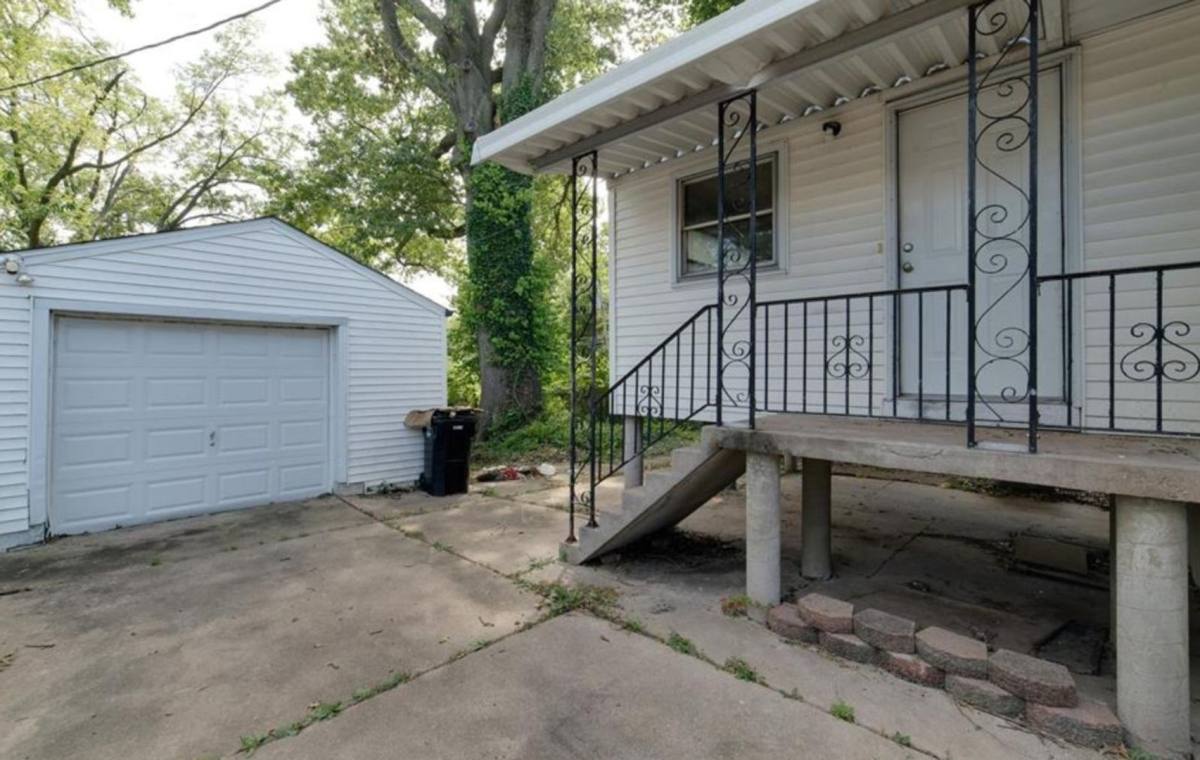 House for rent at 232 Cameron Rd, Saint Louis, MO 63137
